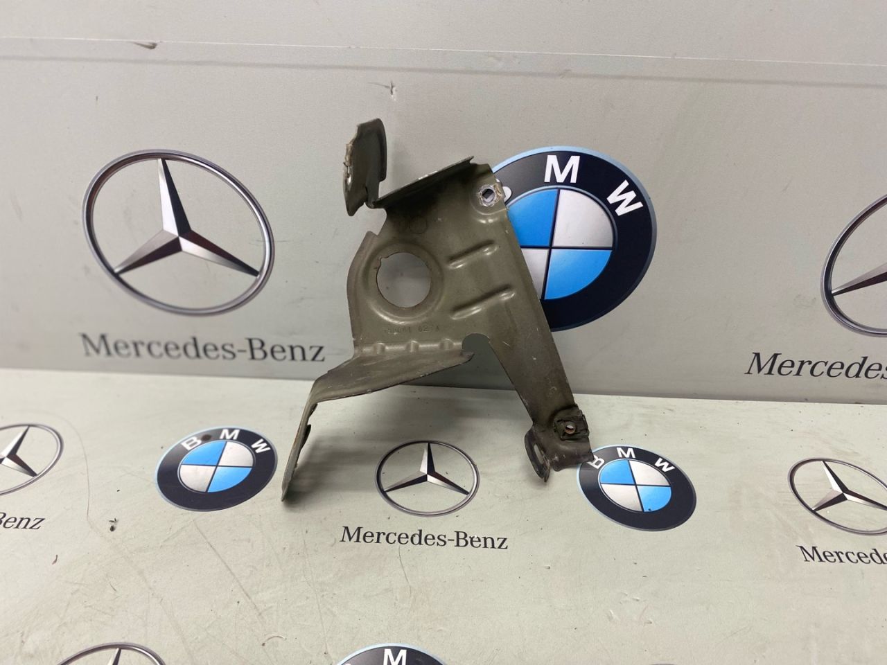 Крепления ( кронштейн ) крыла передний правый BMW X3 F25 2012, 3.0 л., N52 B30 A, бензин, 758061 - фото №1