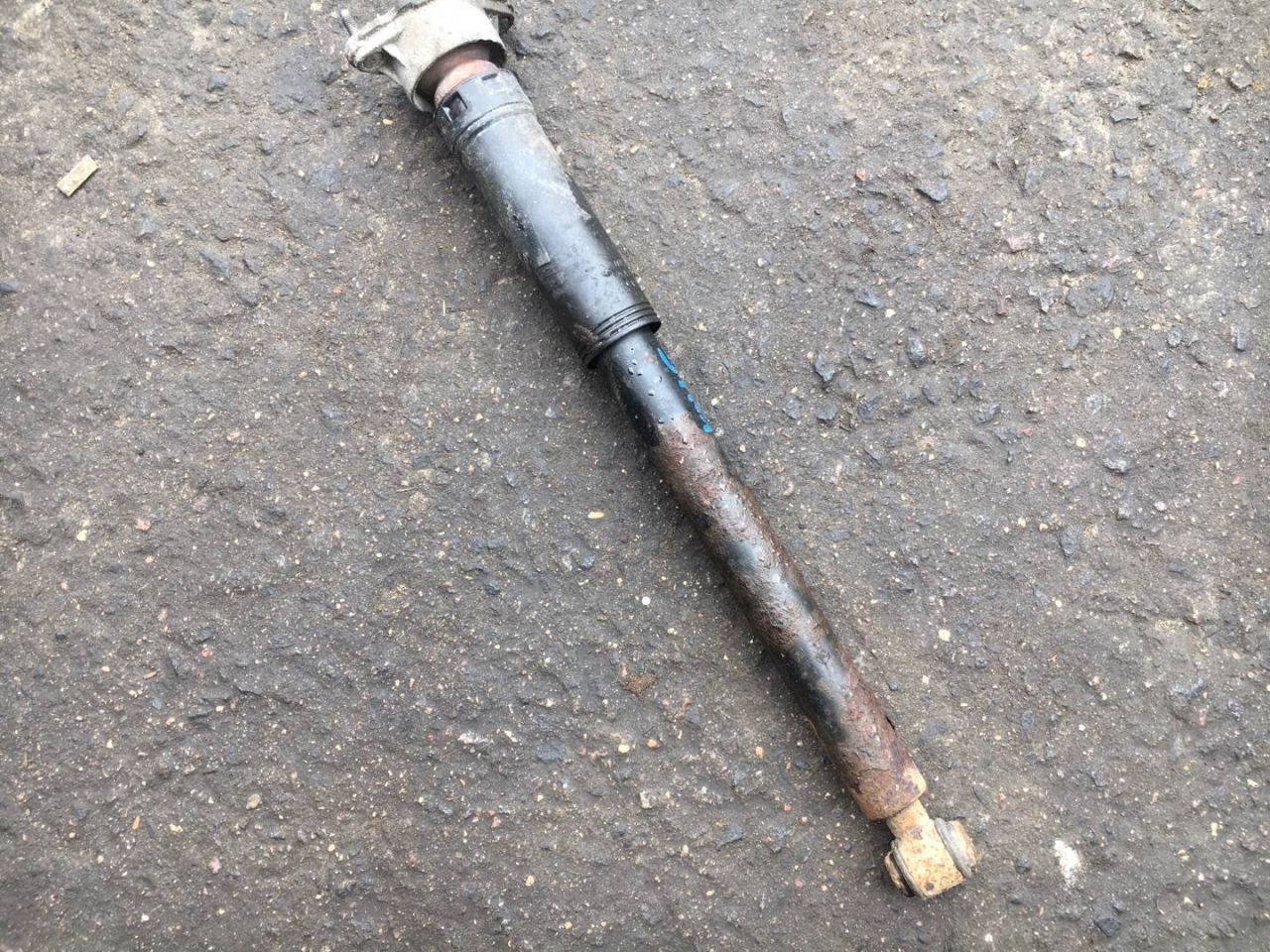 амортизатор задний левый Mercedes-Benz C-Класс W204/S204 2009, 3.0 л., M 272.948, бензин, A2043260598 - фото №1