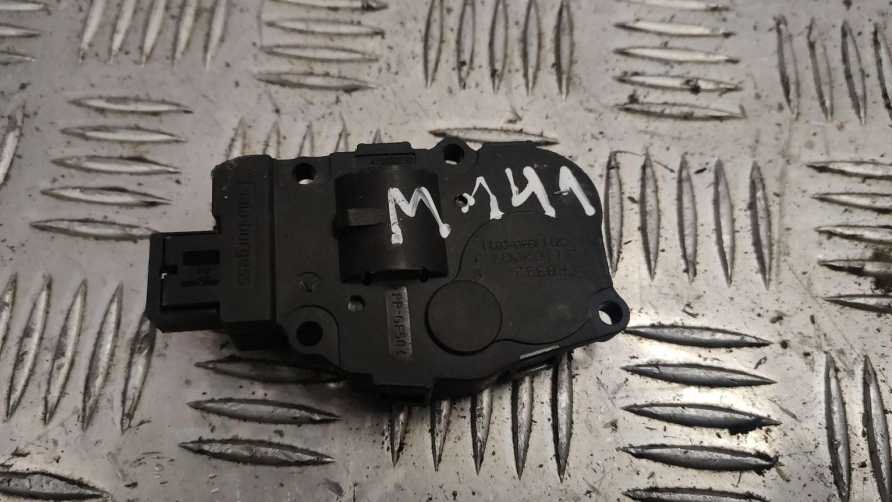 моторчик заслонки печки BMW 3 серия E90/E91/E92/E93 2007, 3.0 л., N53 B30 A, бензин, МКПП, мокрый асфальт, седан - фото №1