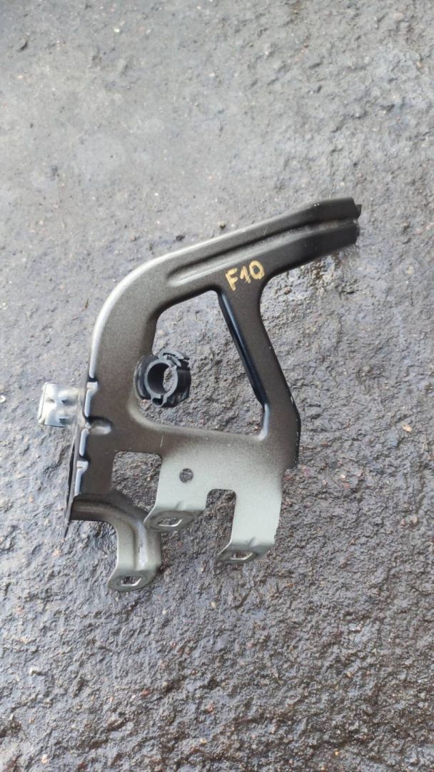 крепление крыла переднего правого BMW 2013 - фото №1