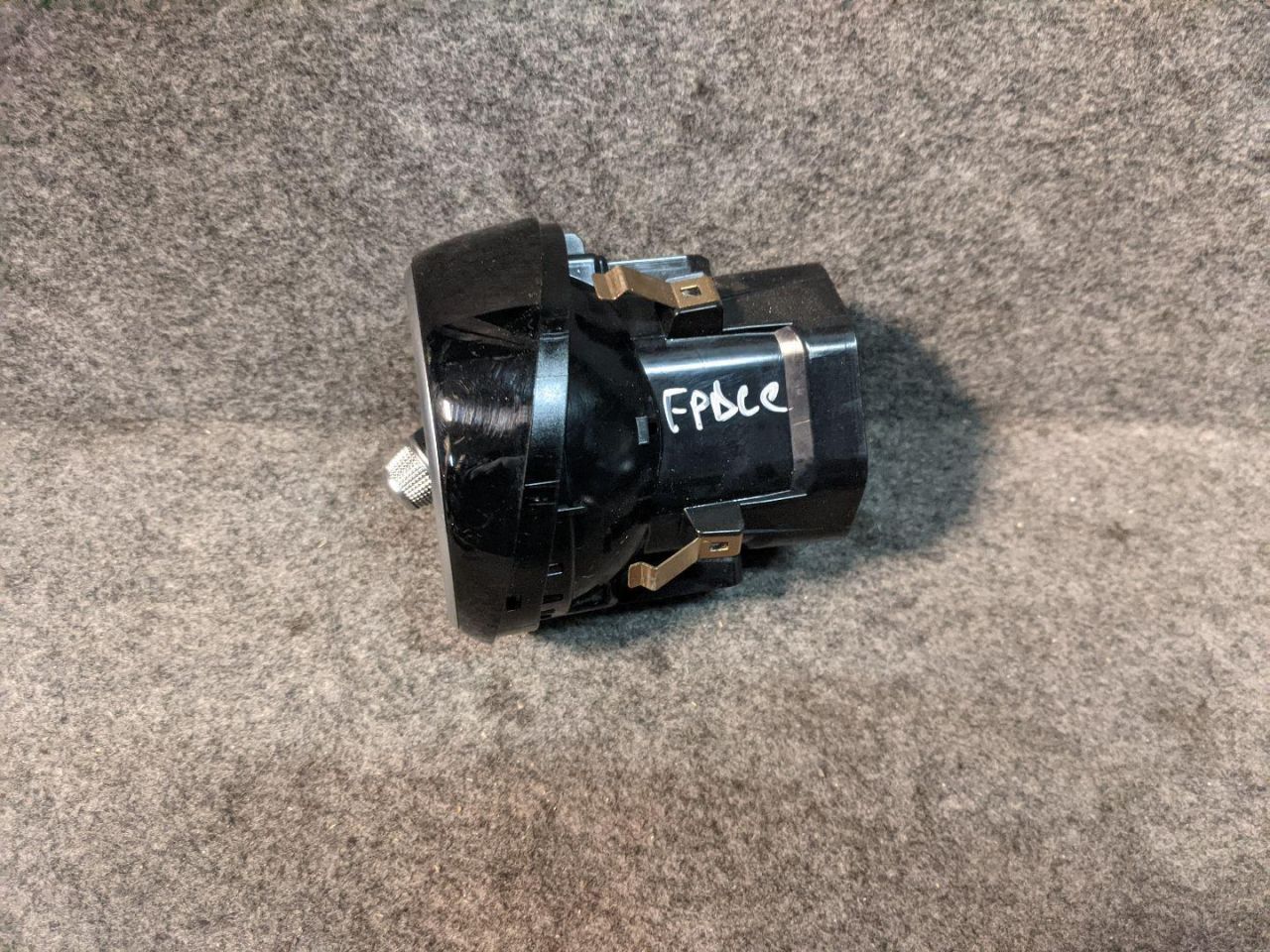 дефлектор обдува салона Mercedes-Benz C-Класс W205/S205/C205 2015, 2.1 л., дизель, АКПП, универсал, 2058300201, A2058300201 - фото №1