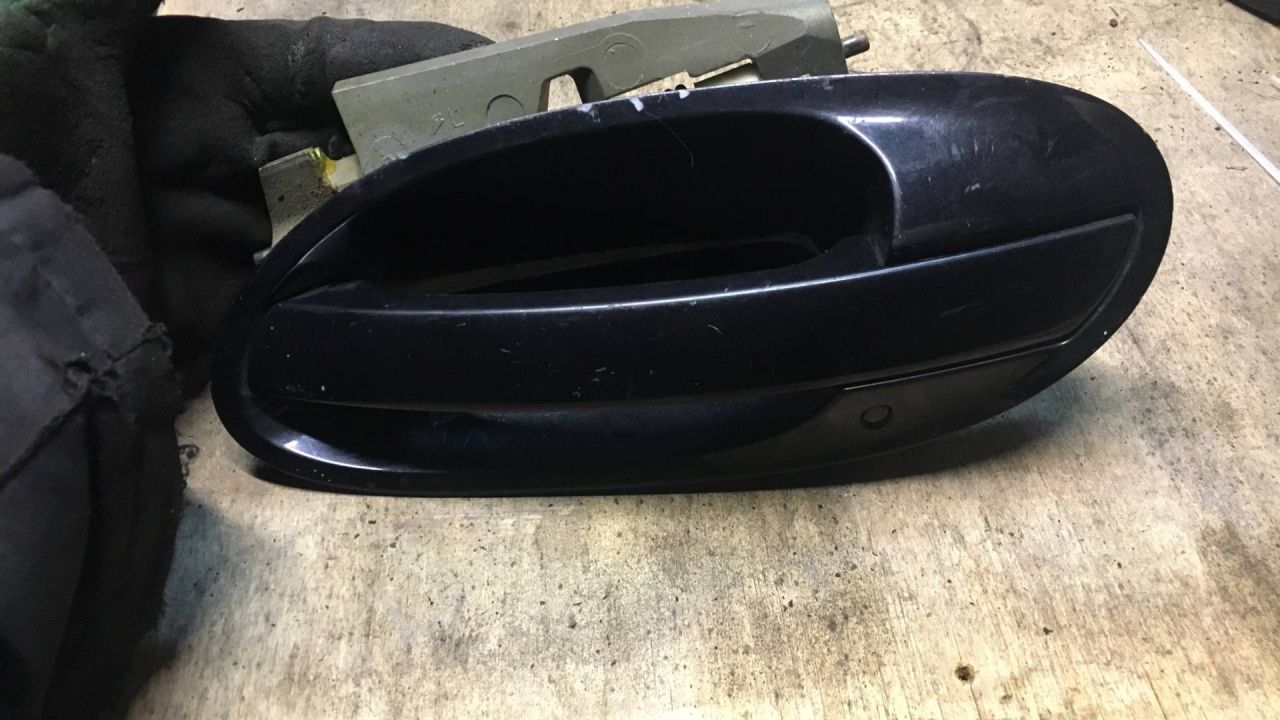 ручка наружная BMW 7 серия E65/E66/E67 2003, 5.0 л., бензин, АКПП, седан - фото №1