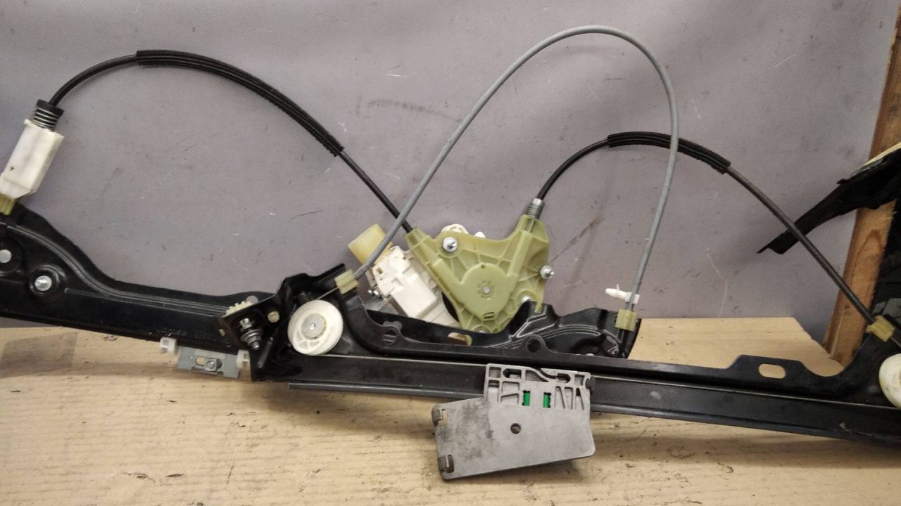 стеклоподъемник электрический передний правый BMW 3 серия E90/E91/E92/E93 2007, 3.0 л., бензин, АКПП, купе, 7191117 - фото №1