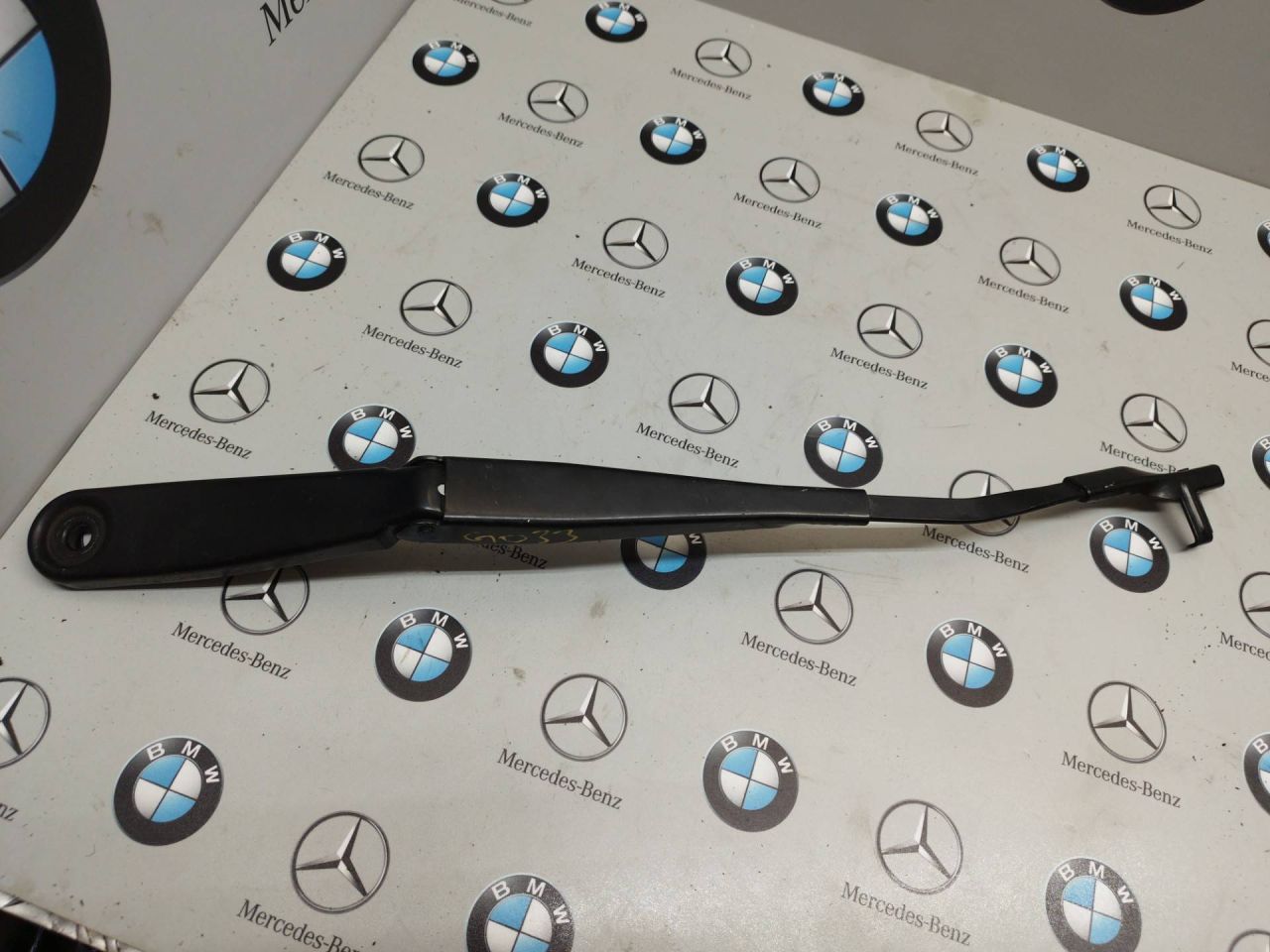 щеткодержатель (поводок стеклоочистителя, дворник) BMW X3 F25 2014, 2.8 л., бензин, 7213271 - фото №1