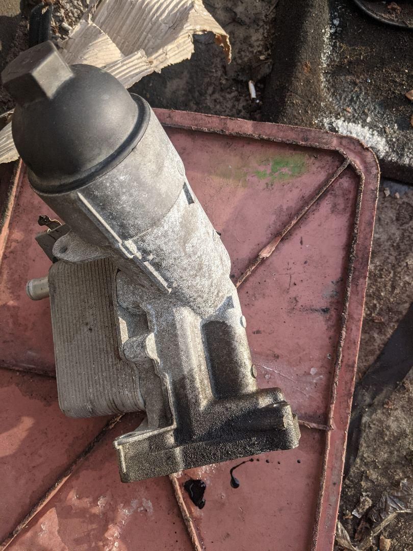 корпус масляного фильтра BMW 3 серия E90/E91/E92/E93 2007, 3.0 л., дизель - фото №1