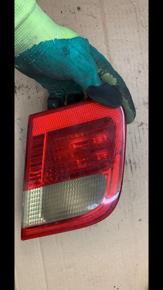 фонарь крышки багажника левый BMW 3 серия E46 (1997 - 2003), 8364924 - фото №1