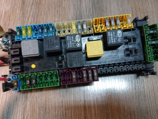 блок предохранителей Mercedes-Benz M-Класс W166 2012, 2.1 л., OM 651.960, дизель, АКПП, мокрый асфальт, внедорожник 5 дв., A1669063901