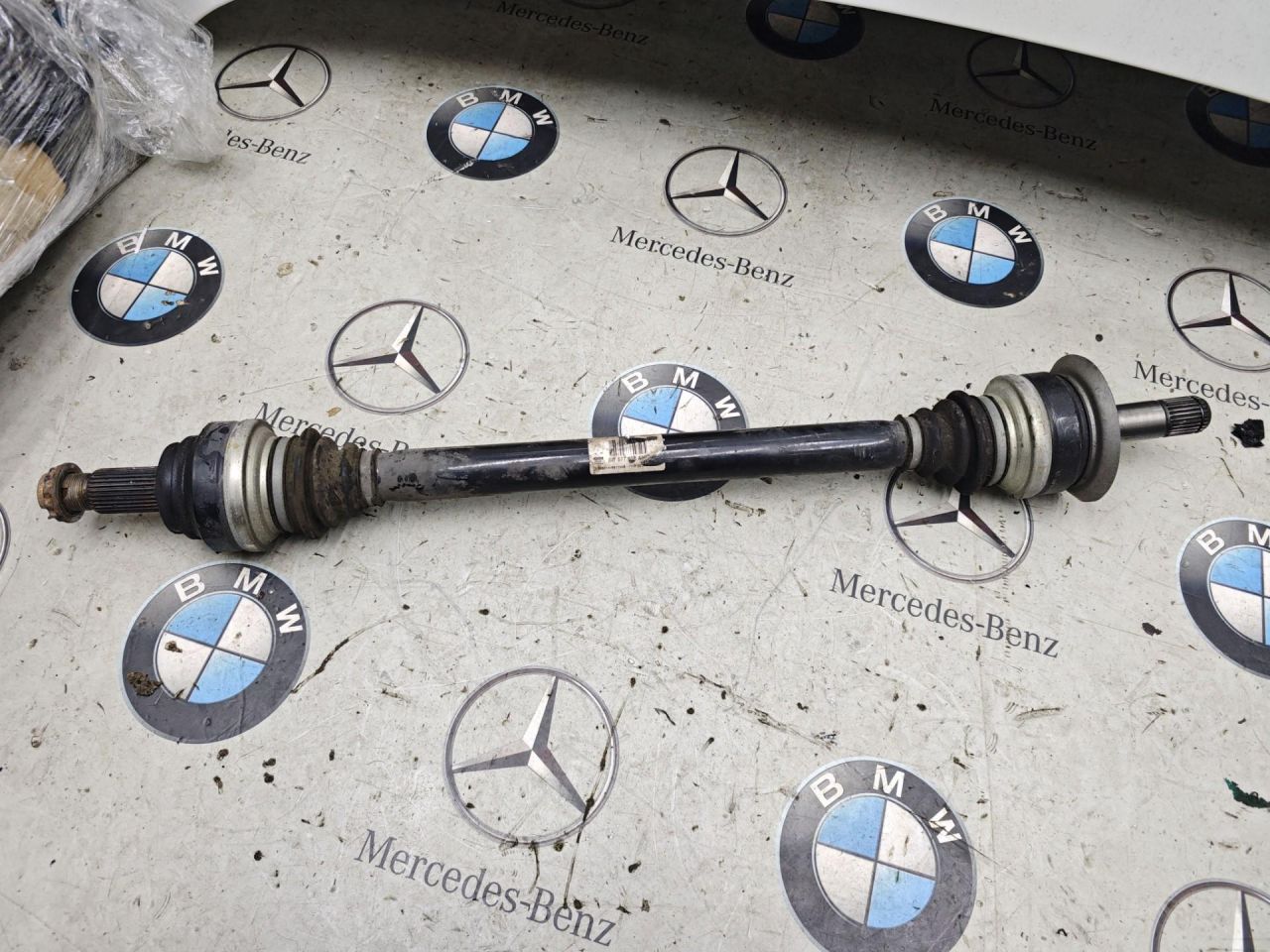 полуось задняя (приводной вал, ШРУС) BMW 6 серия F06/F12/F13 2014, 3.0 л., бензин, 7577508 - фото №1