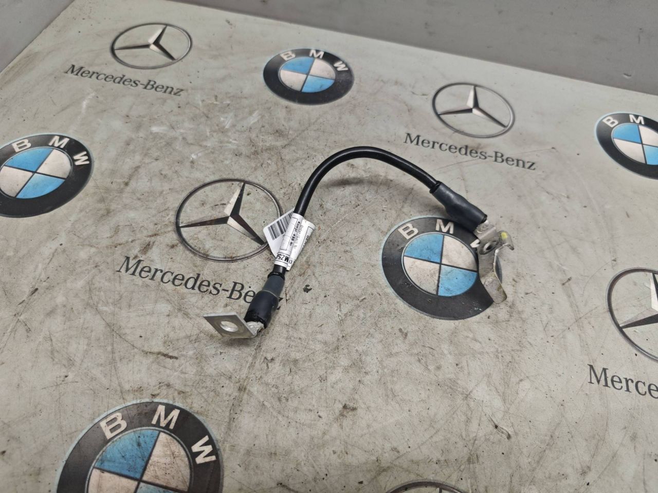 минусовой провод аккумулятора BMW 2025, 3.0 л., бензин, 5A8D510 - фото №1