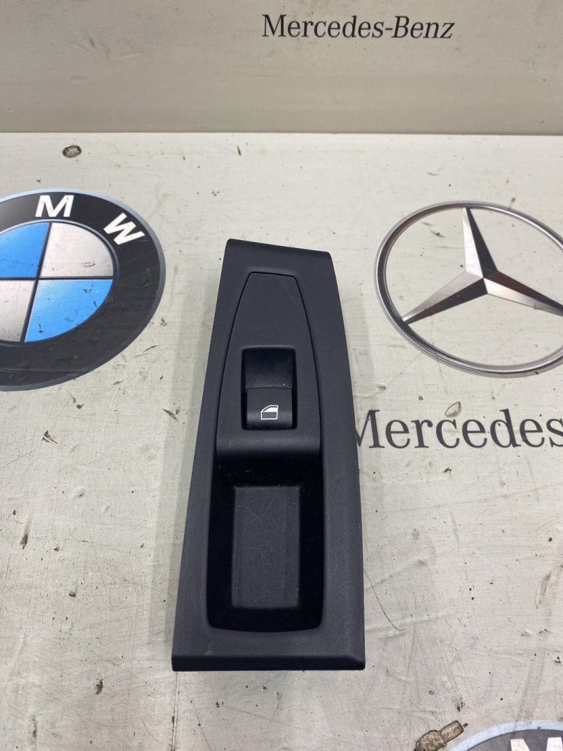 кнопка стеклоподъемника двери задней левой BMW 2 серия Active Tourer F45 2015, 2.0 л., бензин, 9208107 - фото №1