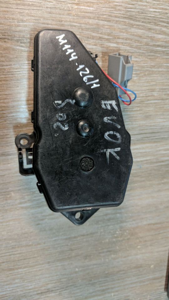 активатор замка багажника Land Rover Range Rover Evoque L538 2012, 2.2 л., 224DT, дизель, АКПП, внедорожник 5 дв., AF63-14B529-AE - фото №1