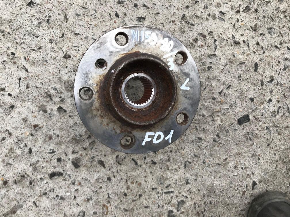 ступица задняя левая BMW 7 серия F01/F02 2010, 4.4 л., N63 B44 A, бензин, АКПП, черный, седан, 33006867806 - фото №1