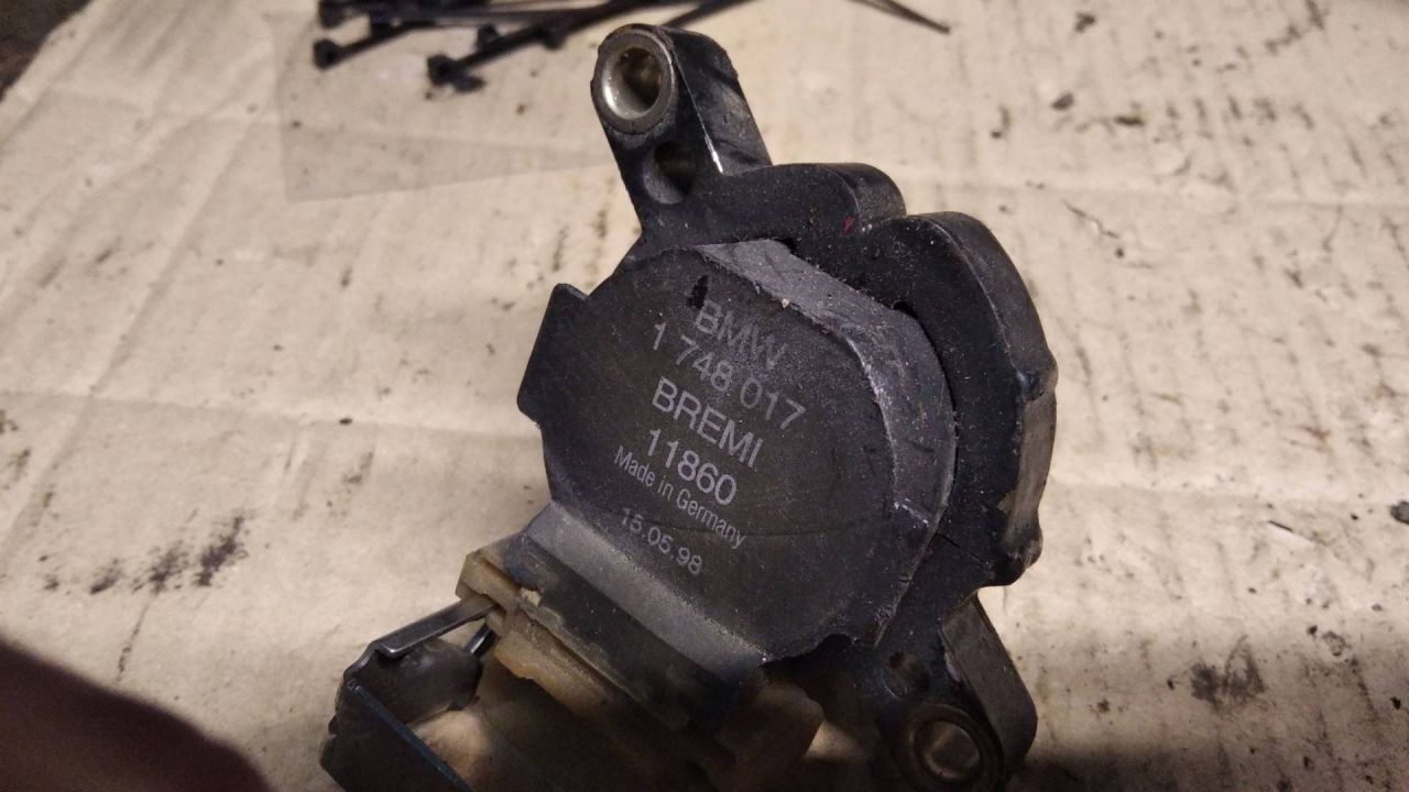 катушка зажигания BMW 5 серия E39 2000, 2.8 л., бензин, АКПП, седан, 1748017 - фото №1
