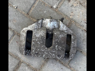 суппорт передний правый BMW 7 серия E65/E66/E67 (2001 - 2005)