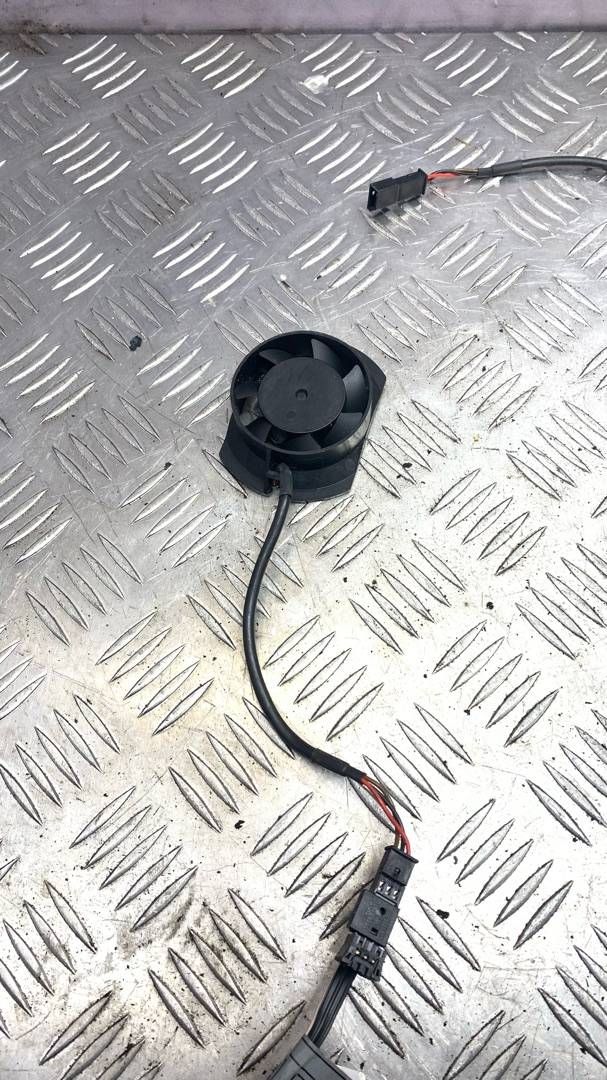 Вентилятор обдува сиденья BMW 5 серия G30/G31 2018, 67327021636, 7021636 - фото №1