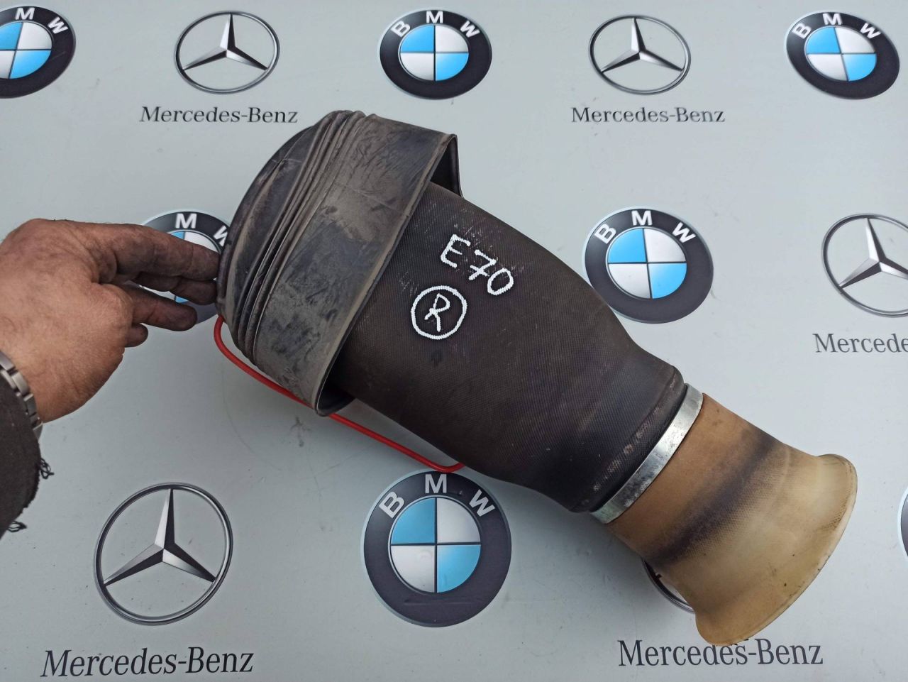 пневмоподушка BMW X5 E70 2010 - фото №1