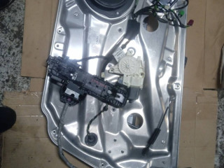 стеклоподъемник передний правый Mercedes-Benz 2013, 2.1 л., OM 651.913, дизель, АКПП, седан, A2047660239