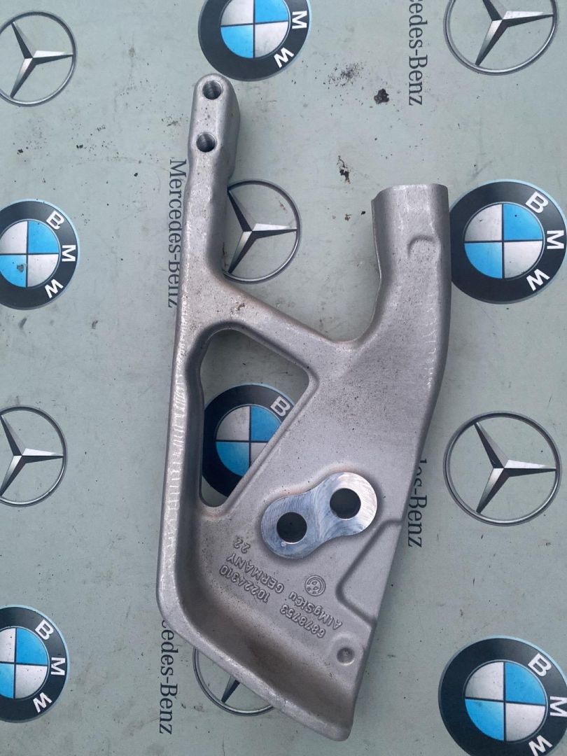 кронштейн (крепление) BMW 2023, 3.0 л., B58 B30 A, бензин, 475, 6878753 - фото №1