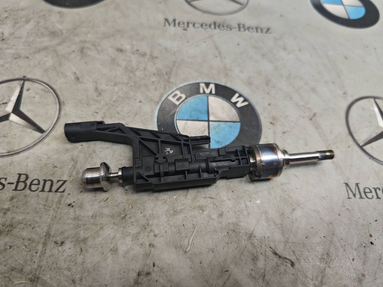 форсунка BMW 2025, 3.0 л., бензин, 8744746 - фото №1