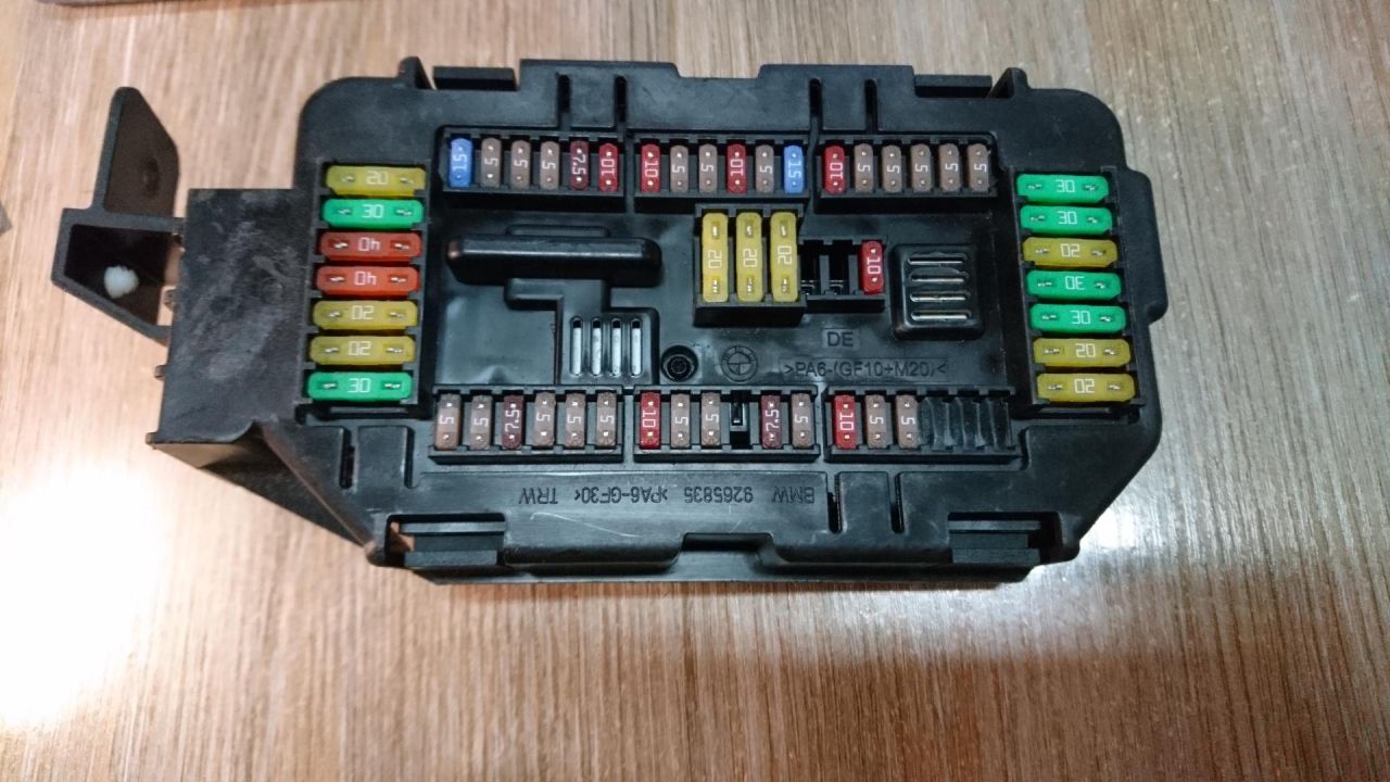 блок предохранителей BMW X5 F15 2018, 3.0 л., N57 D30 C, дизель, АКПП, белый, внедорожник 5 дв., 61146819653 - фото №1