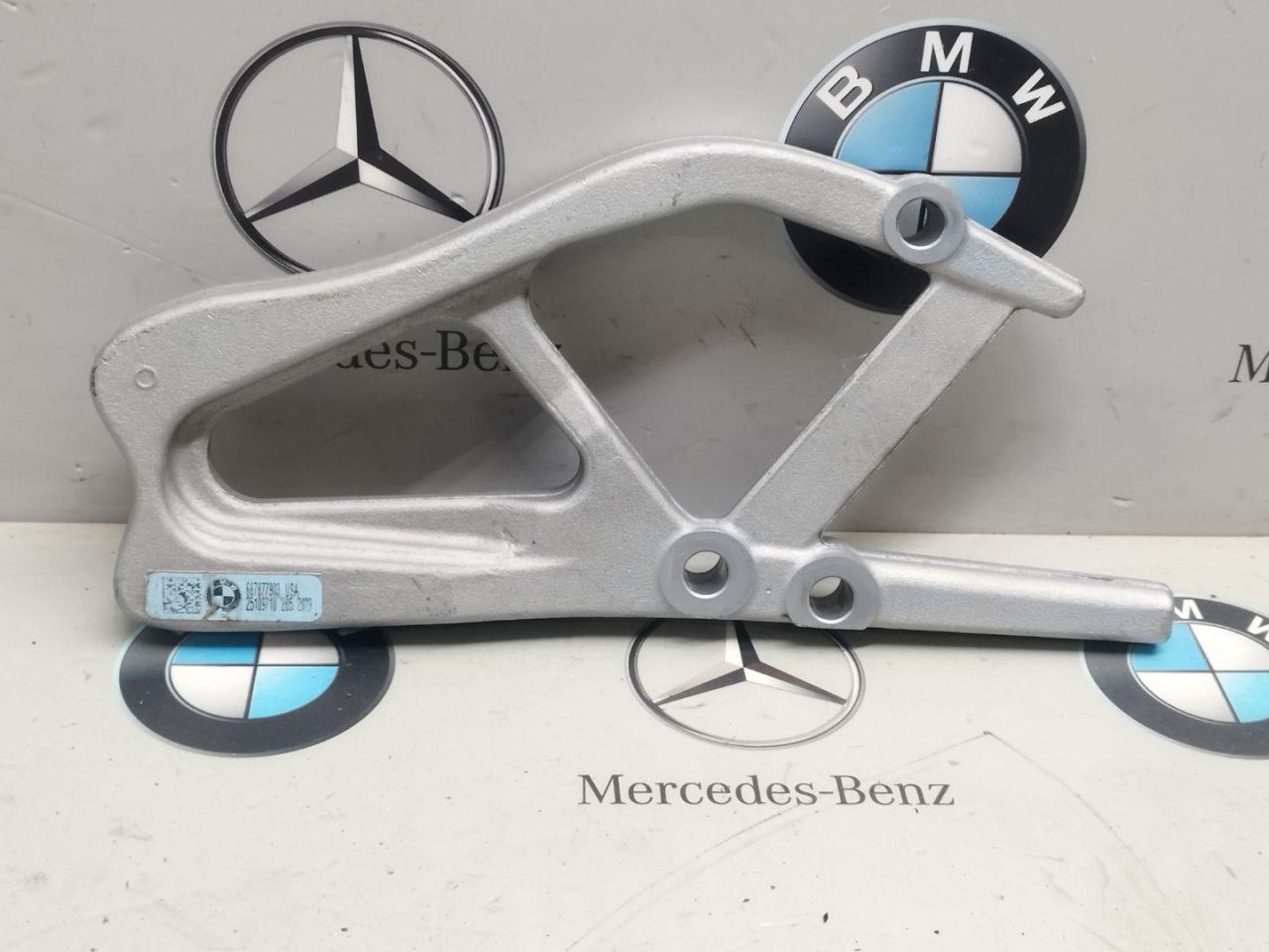 Кронштейн балки BMW 2024, 2.0 л., бензин, 6878779 - фото №1