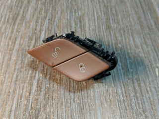 Кнопка блокировки двери Mercedes-Benz E-Класс W213/S213/C238/A238 2016, 2.0 л., OM 654.920, дизель, АКПП, белый, седан, правый руль, A2139059703