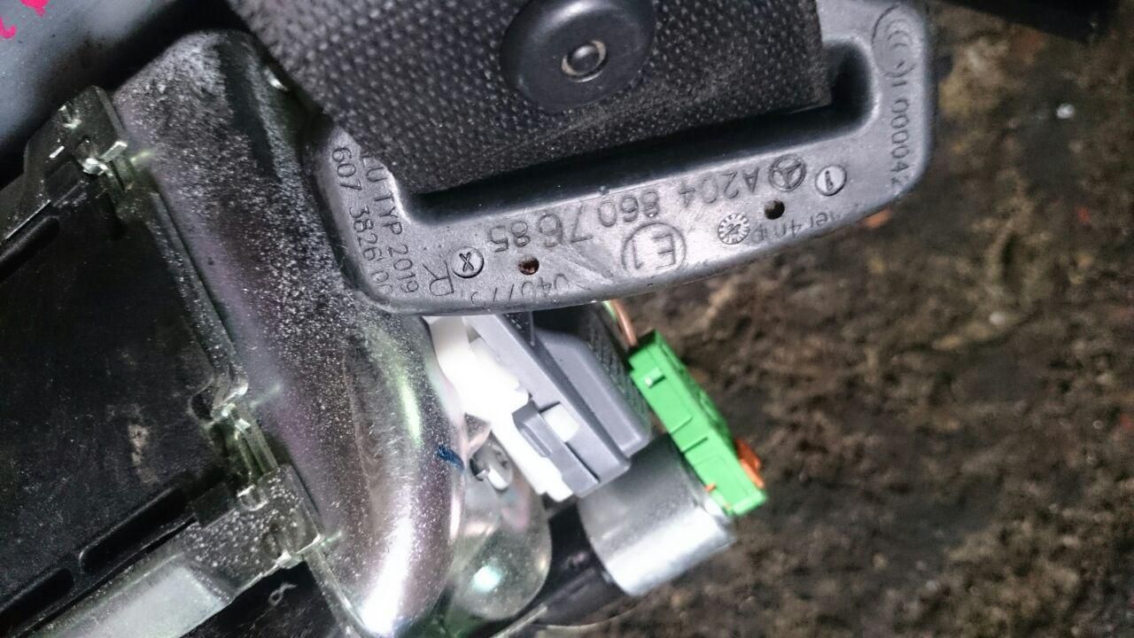 ремень безопасности Mercedes-Benz C-Класс W204/S204 2008, 2.1 л., дизель, МКПП, серебро, седан, 2048607685, A2048607685 - фото №1