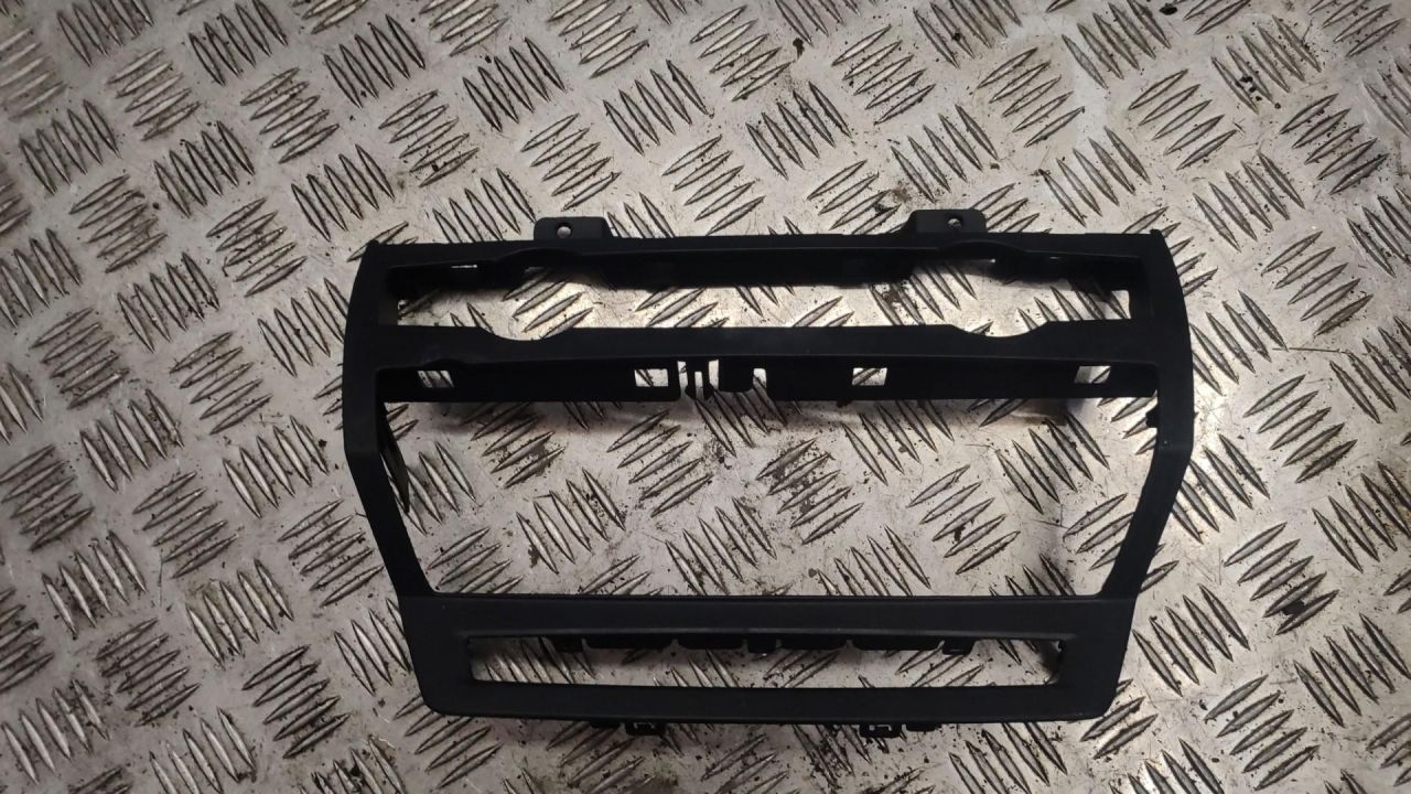 рамка под магнитолу BMW X5 E70 2007, 3.0 л., N52 B30 AF, бензин, АКПП - фото №1