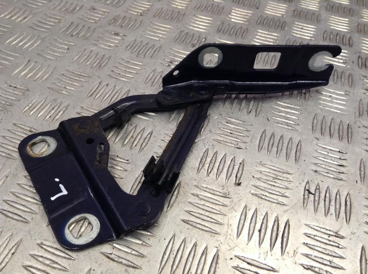 петля капота левая Mercedes-Benz M-Класс W164 2006, 3.0 л., OM 642.940, дизель, АКПП, внедорожник 5 дв. - фото №1