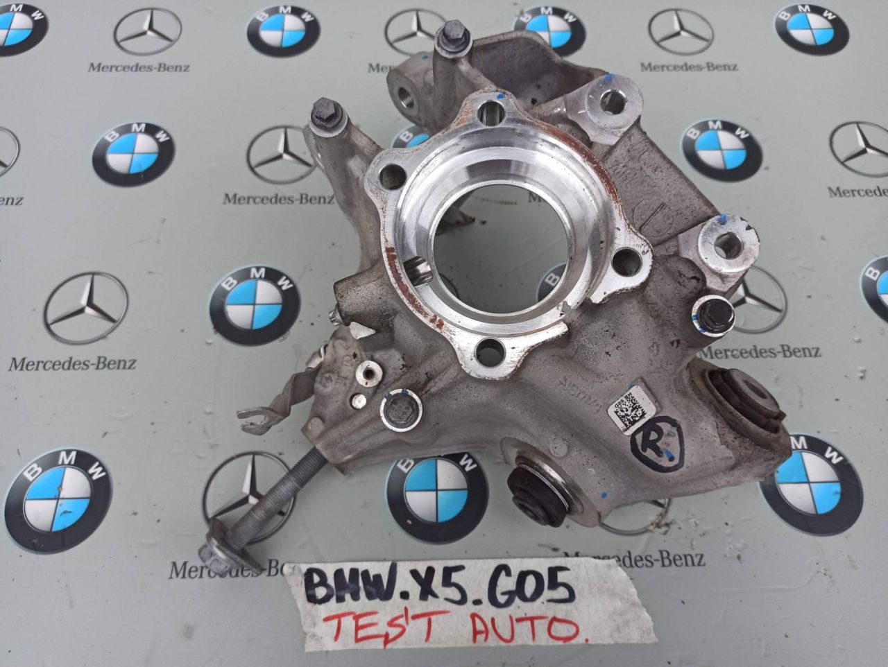 кулак поворотный правый BMW 2024, бензин, 6876654 - фото №1