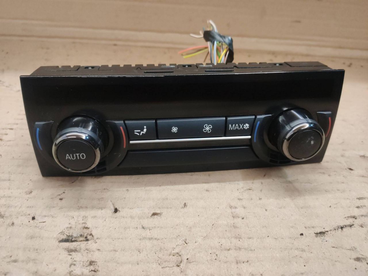 блок управления печки / климат-контроля BMW 7 серия F01/F02 2011, 4.4 л., N63 B44 A, бензин, АКПП, черный, 9228395 - фото №1