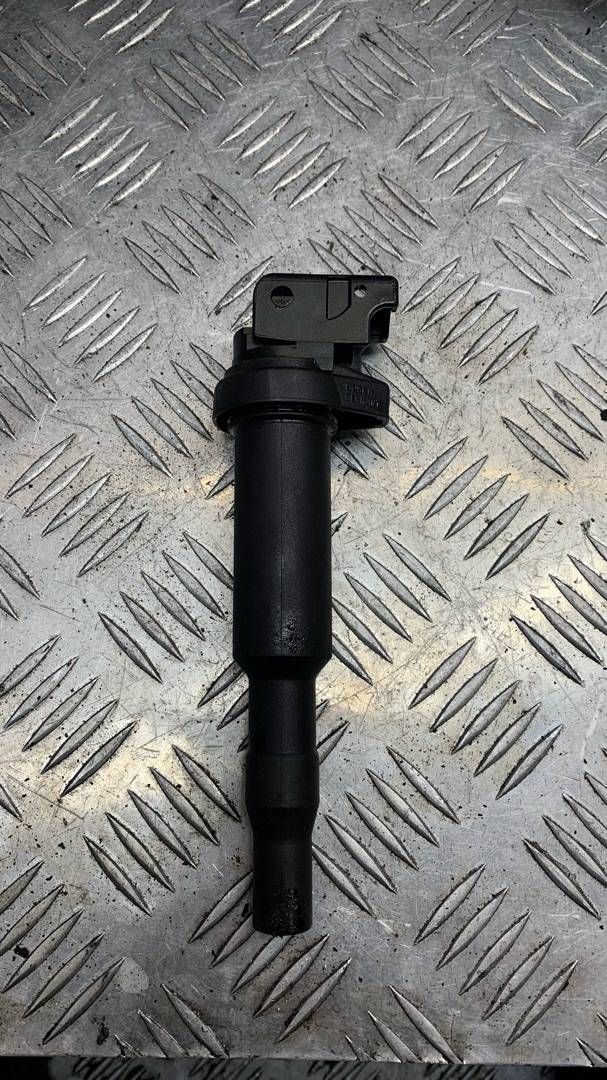 катушка зажигания BMW 5 серия E60/E61 2003 - фото №1