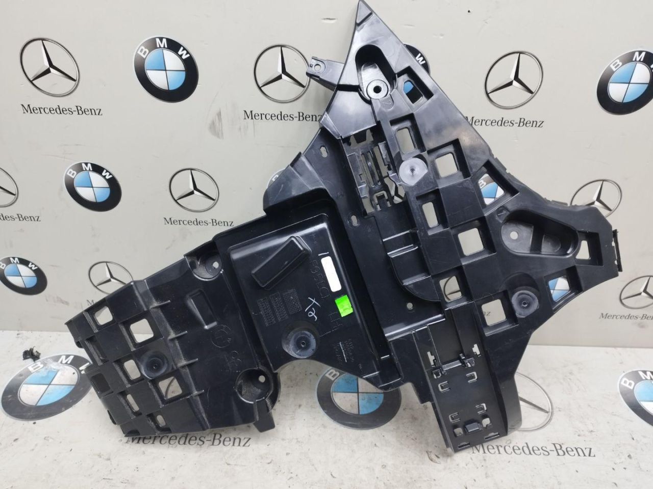 Крепление бампера переднего BMW 2023, 4.4 л., бензин, 416, 8086207 - фото №1