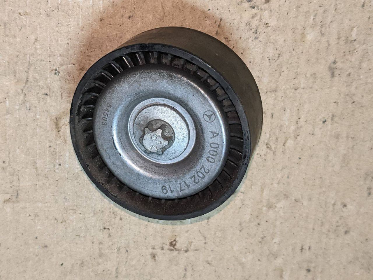 Ролик обводной Mercedes-Benz C-Класс W204/S204 2010, 2.0 л., бензин, задний привод, A0002021719 - фото №1