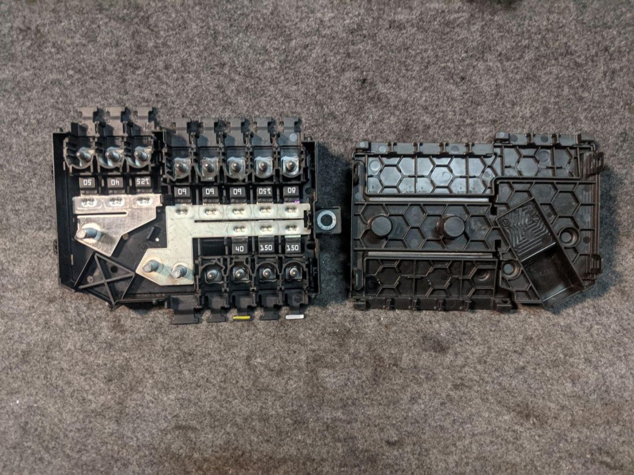 блок предохранителей Mercedes-Benz C-Класс W205/S205/C205 2015, 2.0 л., M 274.920, бензин, АКПП, седан, правый руль, 2055402850, A2055402850 - фото №1