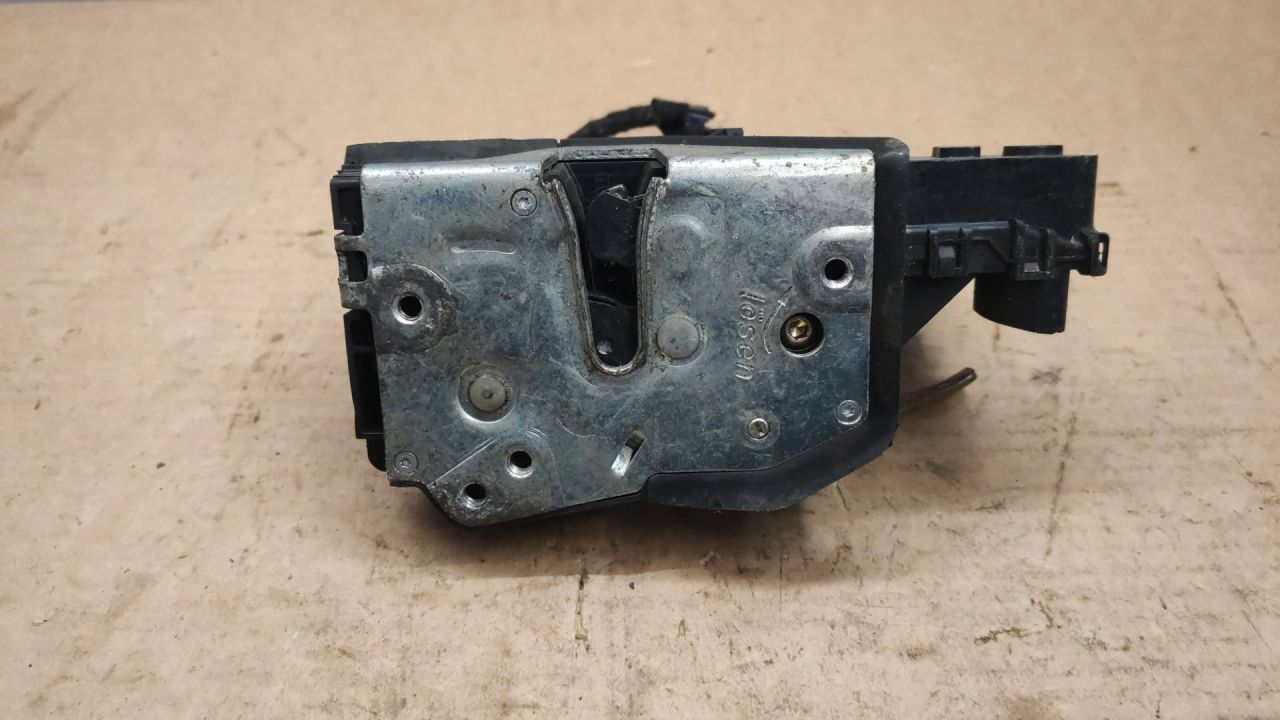 замок двери передней правой BMW 3 серия E46 2002 - фото №1