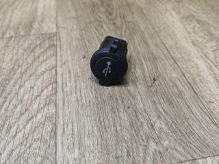 разъем AUX / USB Lada Vesta 1 поколение 2019, 1.6 л., бензин, МКПП, седан, 280235X00A