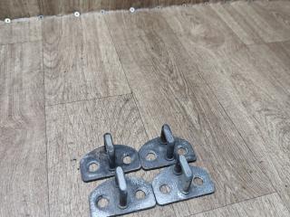 ответная часть (скоба) замка двери Renault Sandero 2 поколение 2015, 1.2 л., D4F 732, бензин, МКПП, хетчбэк 5 дв.