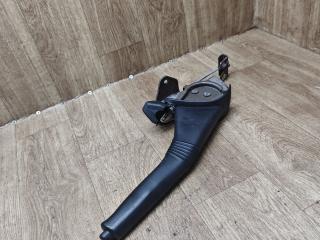 рычаг ручного тормоза (ручника) Renault Sandero 2 поколение 2015, 1.2 л., D4F 732, бензин, МКПП, хетчбэк 5 дв.