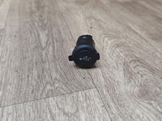 разъем AUX / USB Lada Vesta 1 поколение 2019, 1.6 л., бензин, МКПП, седан, 280235X00A