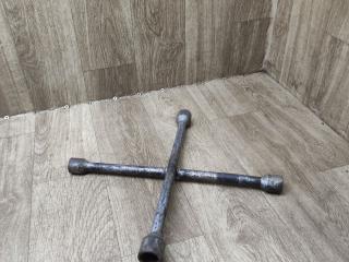 ключ колесный (балонный) Mercedes-Benz Vito W638 2000, 2.2 л., OM 611.980, дизель, МКПП, микроавтобус