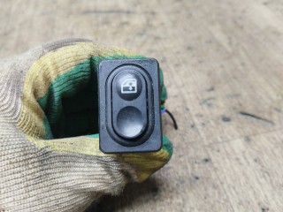 кнопка стеклоподъемника двери передней правой Audi 80 B3 1991, 1.8 л., бензин, МКПП, седан