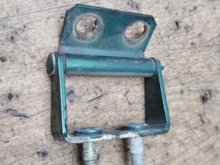 петля крышки багажника Nissan Almera Tino V10 2003, 2.2 л., дизель