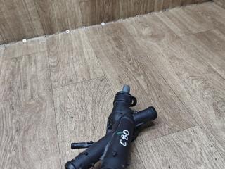 фланец (тройник) системы охлаждения Volkswagen Golf 6 поколение 2010, 1.6 л., CAYC, дизель, МКПП, универсал, 03L121131AA