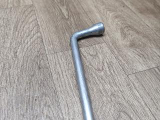 ключ колесный (балонный) Lada Vesta 1 поколение 2019, 1.6 л., бензин, МКПП, седан