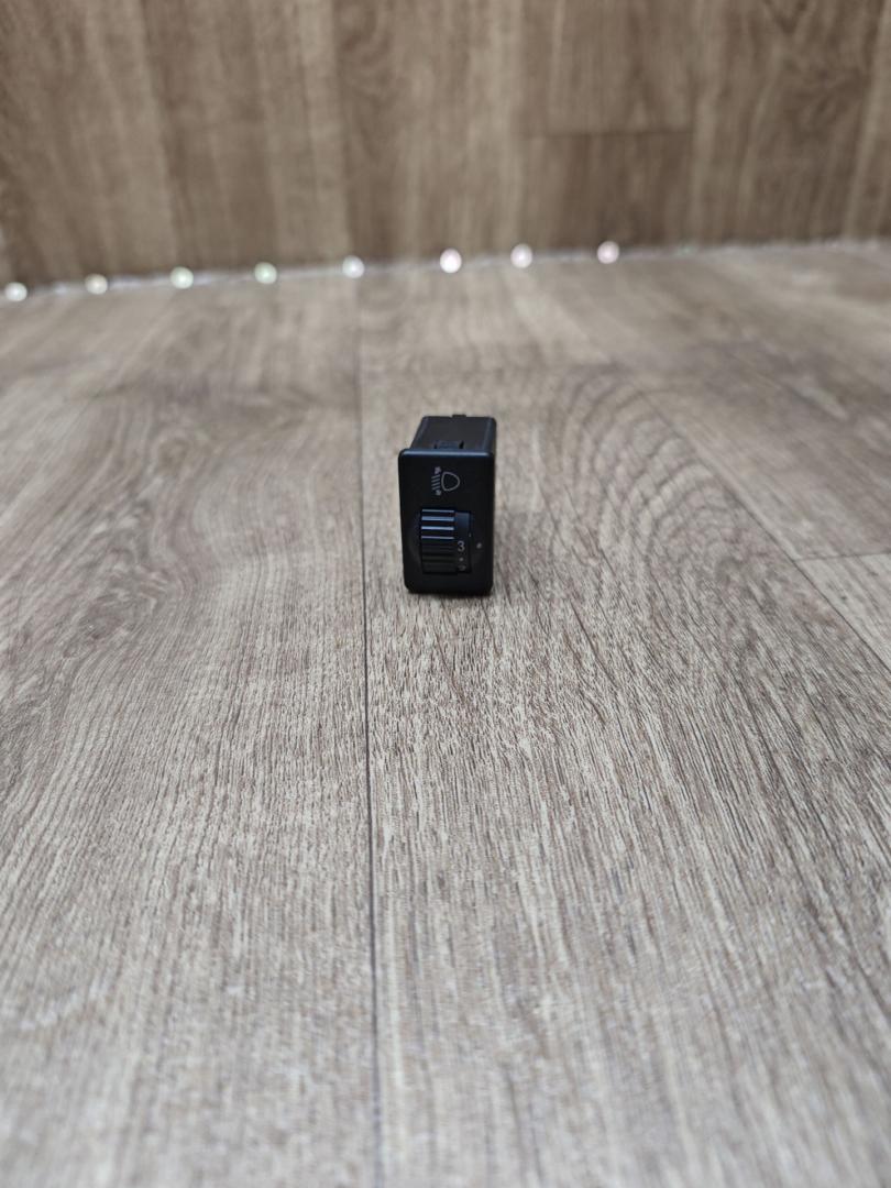 кнопка корректора фар Lada Vesta 1 поколение 2019, 1.6 л., бензин, МКПП, седан, 8450008550 - фото №1