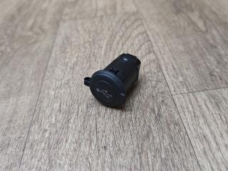 разъем AUX / USB Lada Vesta 1 поколение 2021, 1.6 л., бензин, МКПП, универсал, 280235X00A