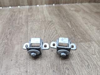 петля крышки багажника Renault Sandero 2 поколение 2015, 1.2 л., D4F 732, бензин, МКПП, хетчбэк 5 дв.