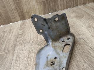 крепление ( кронштейн ) крыла Toyota Picnic 1 поколение XM10 2000, 2.2 л., 3C-TE, дизель, МКПП, минивэн