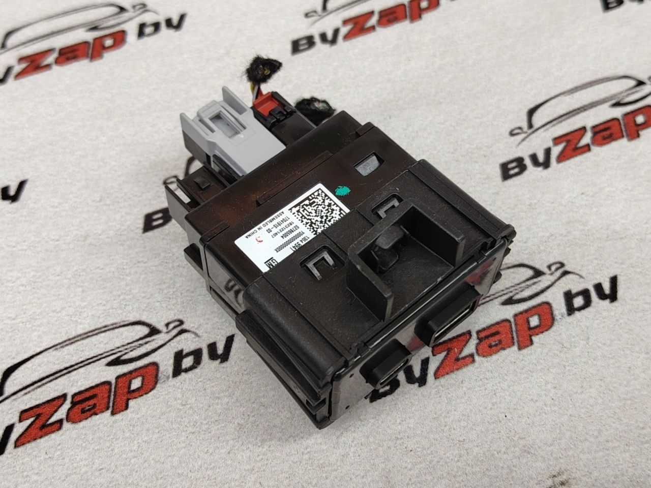 разъем AUX / USB Buick Envista 1 поколение 2024, 1.2 л., бензин, АКПП, оранжевый, внедорожник 5 дв., передний привод, 13549941 - фото №1